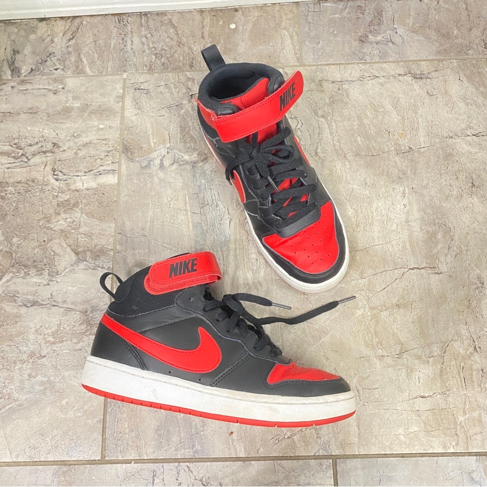 Nike Court Borough Mid Kids Size 6 Red & Black